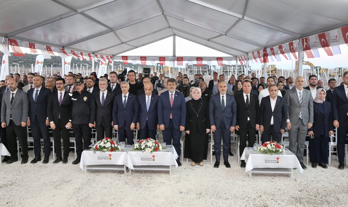 📍Güneş Enerji Santrali Temel Atma Töreni

Kahramanmaraş Büyükşehir Belediyemiz tarafından hayata geçirilen Güneş Enerji Santrali Projesi’nin temel atma törenine  kıymetli kent protokolümüzle birlikte iştirak ettik. 

Bu değerli proje yalnızca şehrimize değil, tüm bölgeye örnek