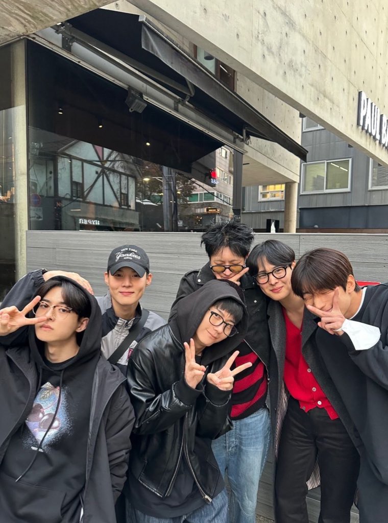 IlVICTON's tweet image. i always believe in VICTON💙💛