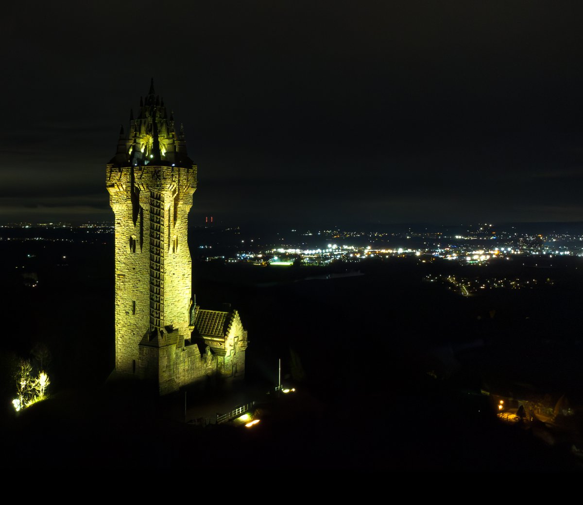 jt__photography's tweet photo. The magnificent Wallace Monument lit up at night overlooking the city of Stirling ππ΄σ §σ ’σ ³σ £σ ΄σ Ώ
#wallacemonument #williamwallace #stirling #stirlingalive #cityofstirling #historicscotland #scotland #visitscotland #scotlandiscalling #outandaboutscotland #jamietaylorphotography https://t.co/fim5k3CITC