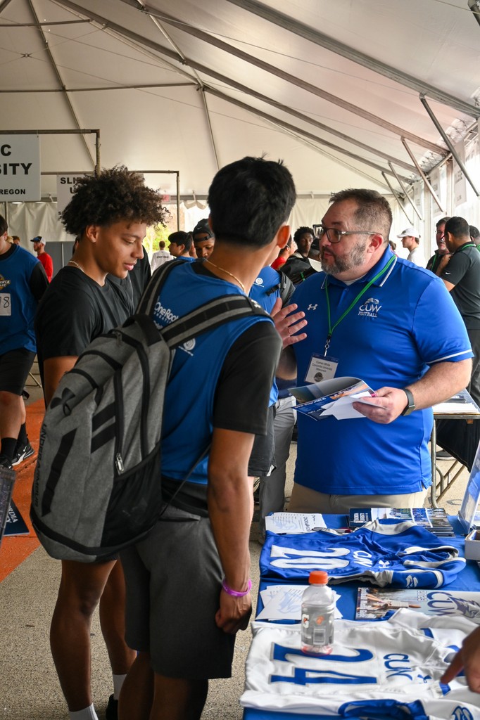 CA_Showcase's tweet photo. #CA_Showcase is an opportunity for overlooked student-athletes to be part of the biggest *FREE* football combine in CA. 

When: Saturday, February 22, 2025
Where: Irvine Great Park

Register at https://t.co/PmBI364r22 https://t.co/SDVJY6iuLH