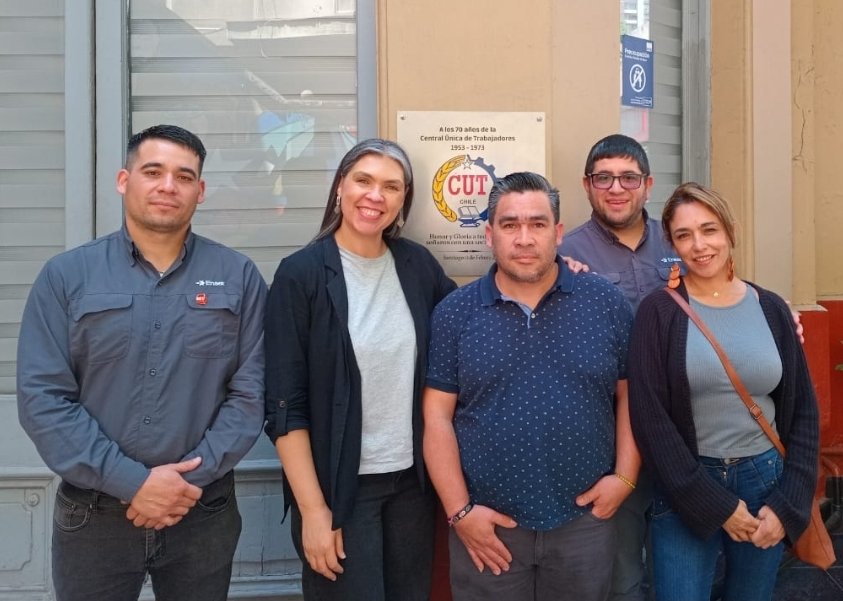 Gracias <a href="/Barbara_Figue/">Barbara Figueroa S.</a> <a href="/PCdeChile/">Partido Comunista de Chile</a> y <a href="/analamasctc/">Ana Lamas Aguirre</a> <a href="/ConfeCobre/">Confederación de Trabajadores del Cobre #CTC</a> <a href="/CTMIN_Chile/">Coordinadora de Trabajadores Mineros (CTMIN)</a> por el apoyo en nuestra Neg. Colectiva con <a href="/Enaex_SA/">Enaex</a> Planta Los Sauces de <a href="/AngloAmericanCL/">Anglo American Chile</a> Mínera Los Bronces, con la unidad de los trabajadores hasta Vencer!!!