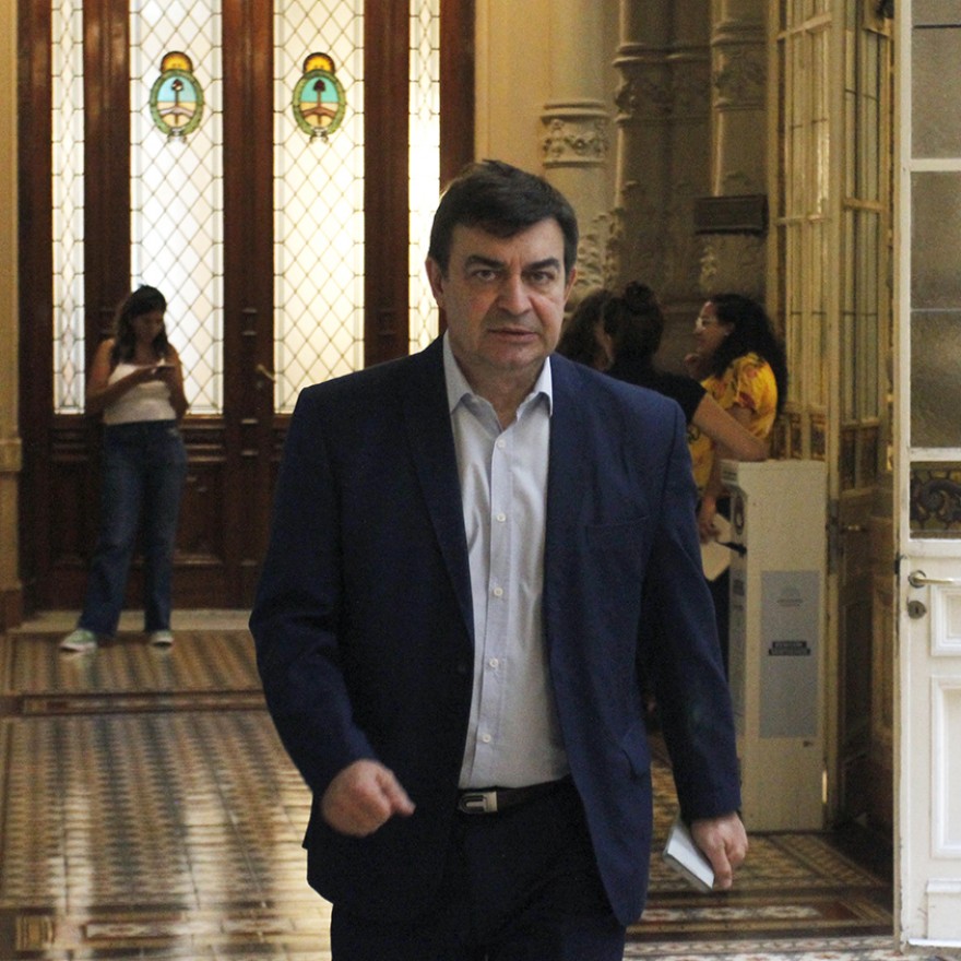 AgusJuliGi's tweet photo. @PatoBullrich Van a reemplazar a este parásito que designaron ustedes? https://t.co/vDsvl5jqJq