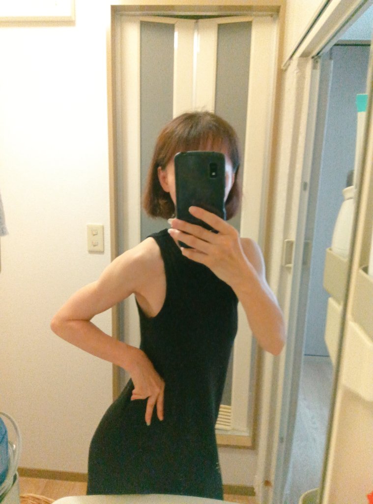 musclebimajo888's tweet photo. 【筋肥大化計画💪💪✨】
ある日突然、
ダンベルが軽くなる奇跡が起きる✨
フリーウェイトのダンベル
6kg👉️👉️👉️7kgへ
よく考えると米袋1つ 5kgの重量🤔💖
#筋トレ好きな人と繋がりたい
#筋トレ女子
#筋トレ男子
#Simpleisthebest
#筋肉は裏切らない https://t.co/eYbB0ELH4A