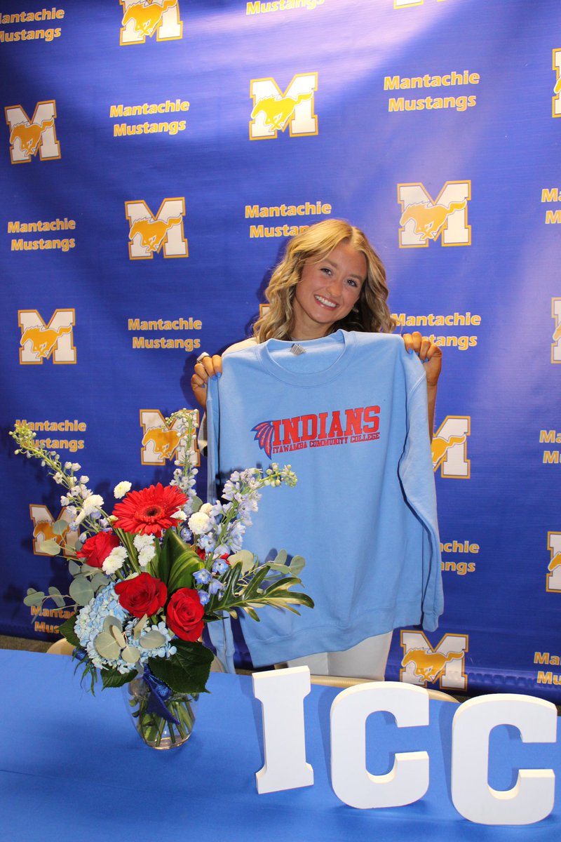 Signing day!! <a href="/LetsGoICC_SB/">Itawamba Softball</a> ❤️💙 So excited for this next chapter!!