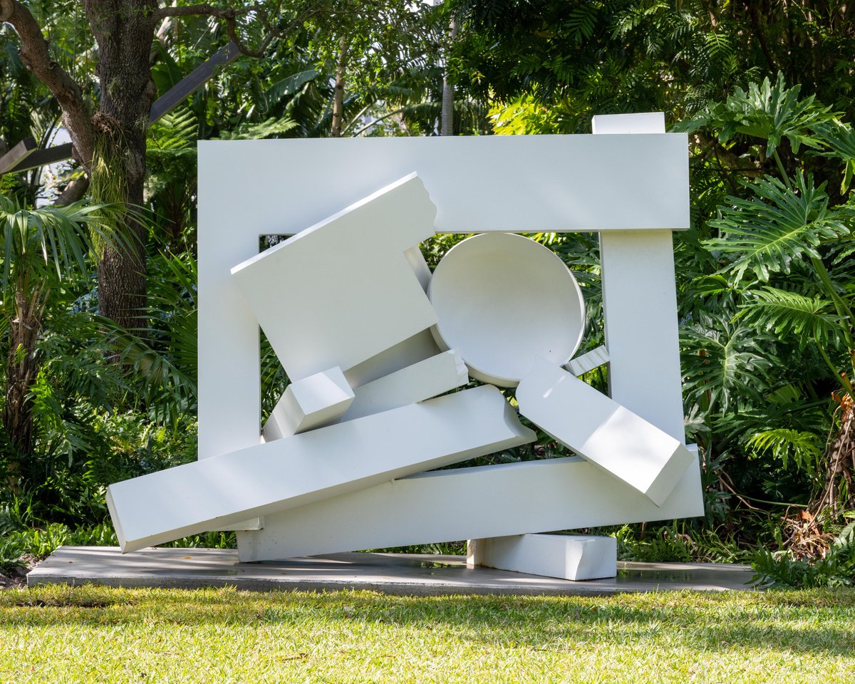 A very Florida fall, with a side of sculpture 🍃

Featured artwork: Joseph McDonnell, "Breaking Away," 1986
Installation view of Pamela and Robert B. Goergen Garden (2024) at the Norton Museum of Art. Photo: Ashley Kerr.