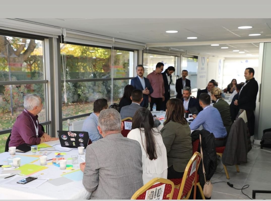 İnsan kaynakları yönetiminde örnek uygulamalarıyla fark yaratan, insan ve kalite odaklı yönetim anlayışını benimseyen öncü bir Personel Daire Başkanlığı olmak istiyoruz. <a href="/yilmazcatal_/">Prof. Dr. Yılmaz Çatal 🇹🇷</a> <a href="/isubupersonel/">ISUBÜ Personel</a>