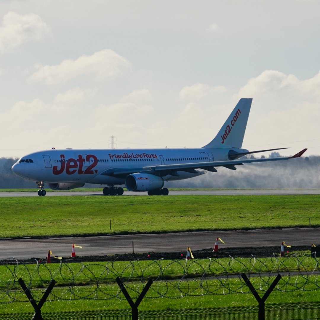 Michaelflying28's tweet photo. AirTanker operating for Jet2 Airbus A330-200 G-VYGL departing Manchester Airport for Tenerife South Airport 25.2.24.
#jet2 #jet2holidays #jet2pics #jet2view #airtanker #airbus #a330 #a332 #a330200 #airbus330 #airbus332 #airbus330200 #airbusa330 #airbusa332 #airbusa330200 https://t.co/mROSxWreKz