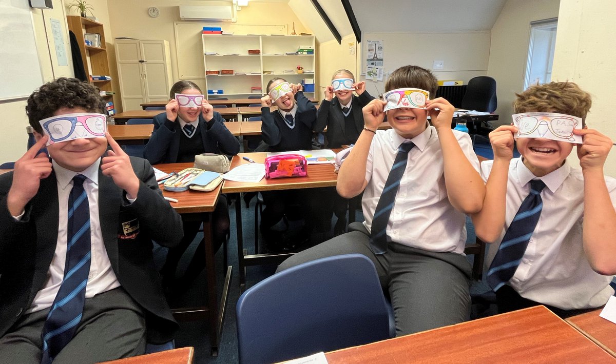 2nd Form learned about negatives in French 👓