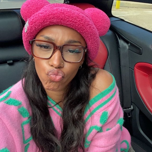Ondevoir's tweet photo. 💖 New vibes just dropped! Alana Maria brings the heat with ‘LUV U BAD’ – a track that’s all about those deep feels and unforgettable connections 🎶 https://t.co/EMtZ1RxQTo