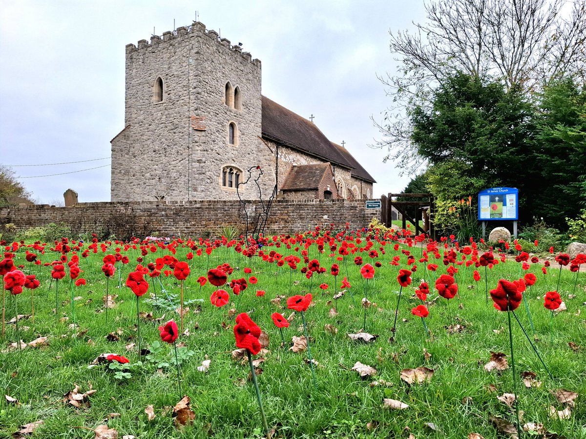 _VillageVoices's tweet photo. Out and about at St. James' Church in Grain earlier today #isleofgrain #grain #hoopeninsula #strood #rochester #kent #remembrance https://t.co/4QNm4ATdMi