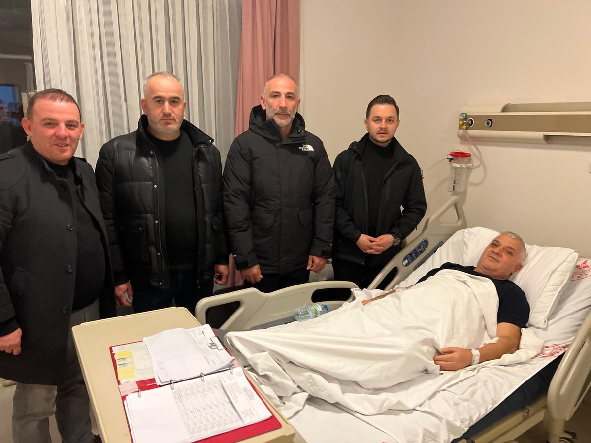 ak_sapanca's tweet photo. İlçe Başkanımız Sn. Şafak Başoğlu, Yönetim Kurulu Üyelerimiz ve Meclis üyemiz ile birlikte hastanede tedavi gören Sn.Abdullah Gür, Sn. Erman Yavuz, Sn. Şevki Kaskatı ve Sn. Hikmet Cebeci'yi ziyaret edip, geçmiş olsun dileklerinde bulundular.

Hemşehrilerimize ve tüm hastalarımıza acil şifalar dileriz.