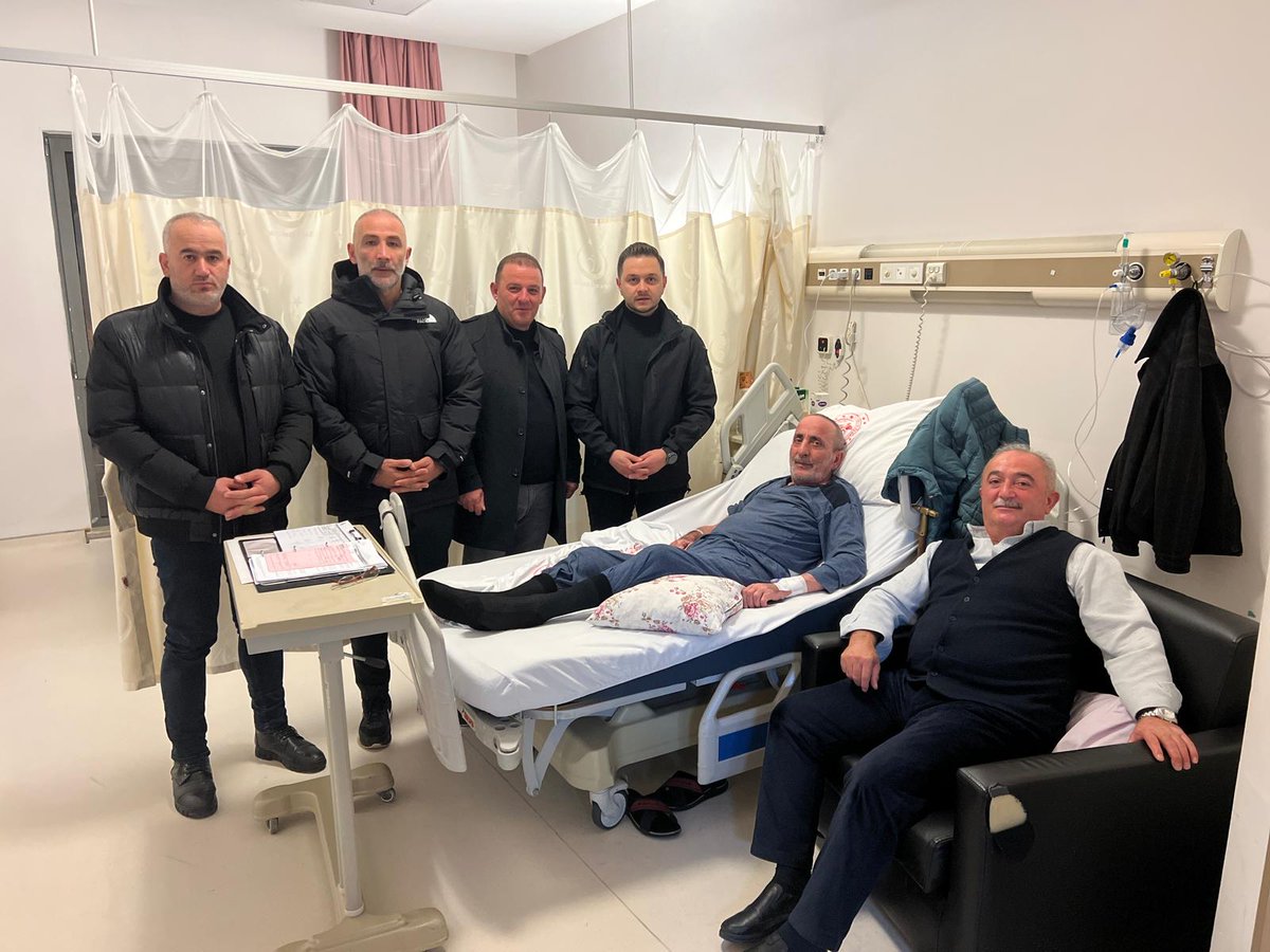 ak_sapanca's tweet photo. İlçe Başkanımız Sn. Şafak Başoğlu, Yönetim Kurulu Üyelerimiz ve Meclis üyemiz ile birlikte hastanede tedavi gören Sn.Abdullah Gür, Sn. Erman Yavuz, Sn. Şevki Kaskatı ve Sn. Hikmet Cebeci'yi ziyaret edip, geçmiş olsun dileklerinde bulundular.

Hemşehrilerimize ve tüm hastalarımıza acil şifalar dileriz.