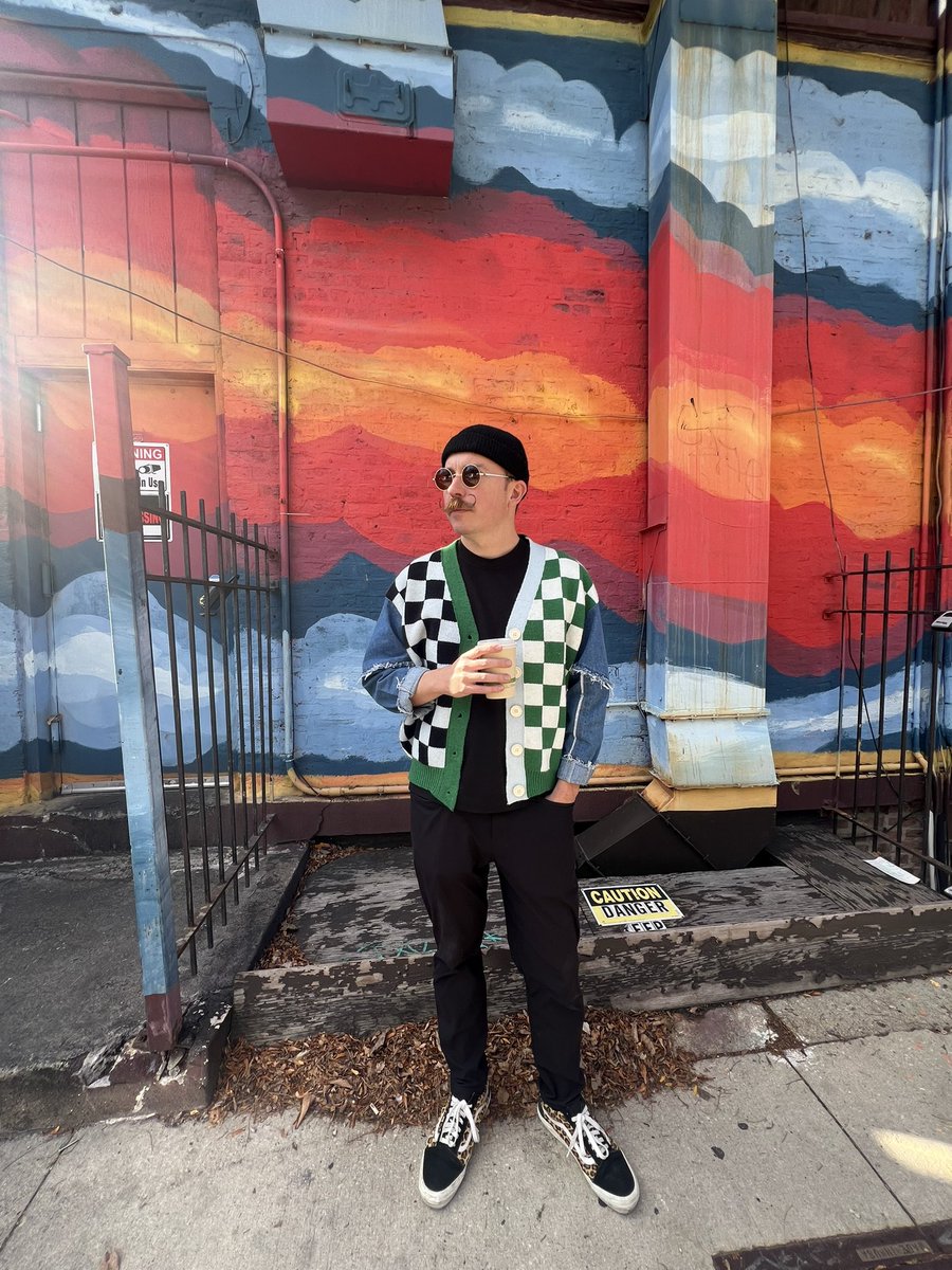 luttrell_music's tweet photo. Kicking off the ‘Life at Full Speed Tour’ tonight in Chicago! @PRYSMChicago Meet and Greet 10:30pm @EmporiumChicago https://t.co/BTJjnrSJdA