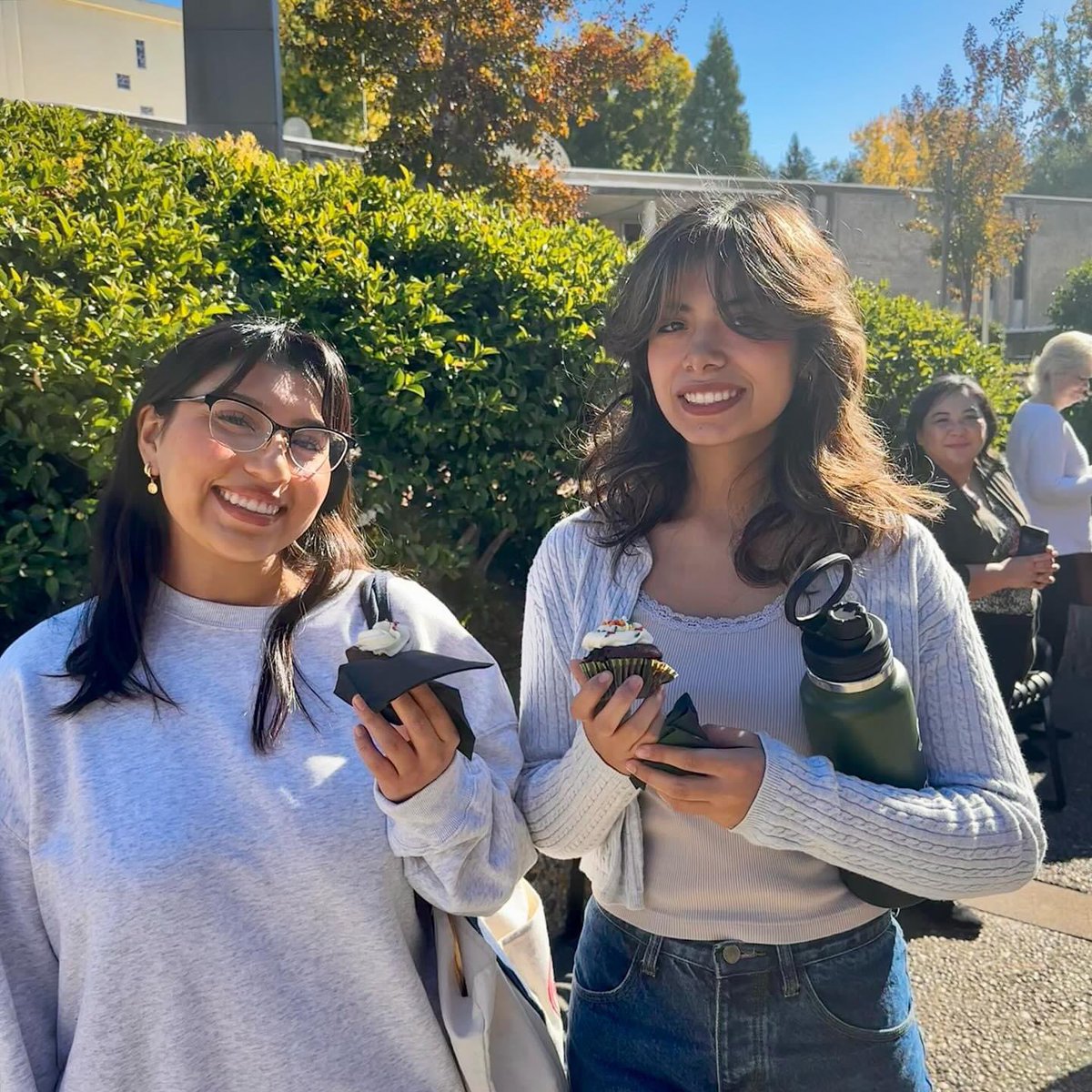 PUCNow's tweet image. ✨ Happy #NationalFirstGenDay 🙌✨

Today, we honor your resilience, dedication, and the amazing path you’re creating for future generations. Keep shining bright! 🌟

Enjoy the weekend, Pioneers 🧁💚👏

#PUCNow #FirstGeneration #HigherEd #HappyFriday #WeLoveOurPUCFamily