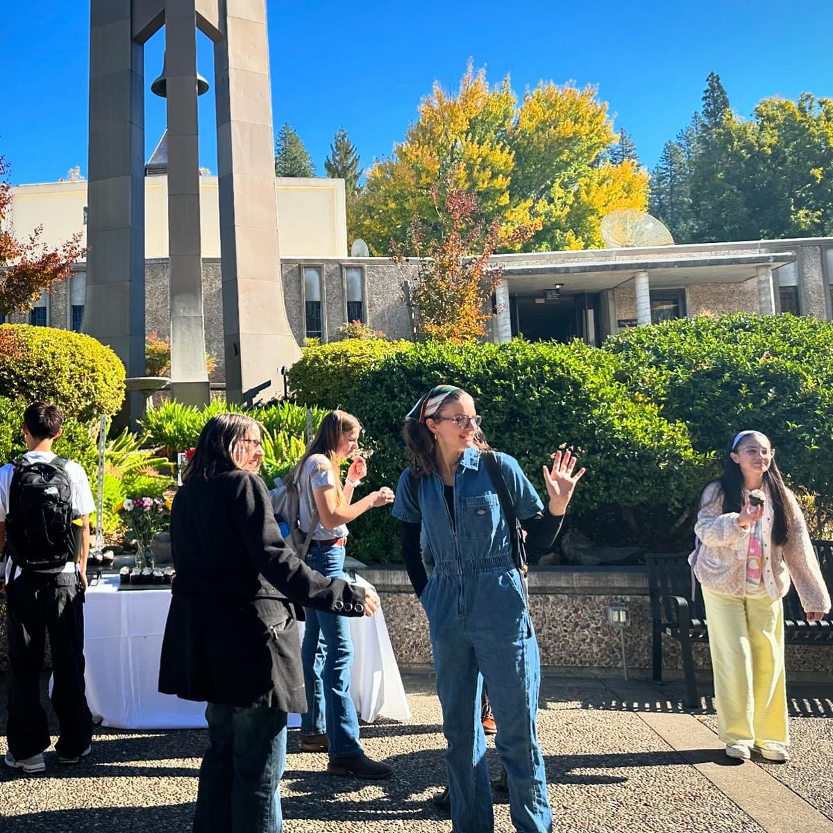 PUCNow's tweet image. ✨ Happy #NationalFirstGenDay 🙌✨

Today, we honor your resilience, dedication, and the amazing path you’re creating for future generations. Keep shining bright! 🌟

Enjoy the weekend, Pioneers 🧁💚👏

#PUCNow #FirstGeneration #HigherEd #HappyFriday #WeLoveOurPUCFamily