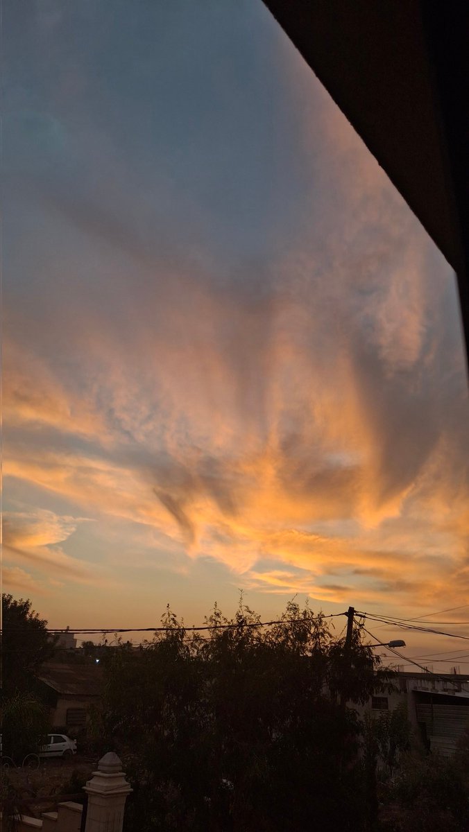 Batooln598's tweet photo. It's been a while since I posted something here, hope y'all doing well!
I have my finals this week, so pray for me!!  🧡🤎🧡🤎🧡🤎🧡🤎🧡🤎
#Palestine 
Sunset view in Palestine today🥰 https://t.co/TqDxNKY4OH