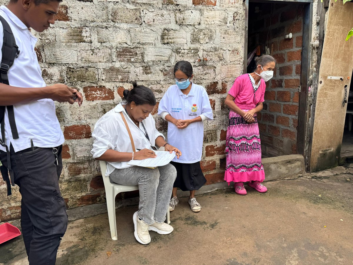 fonvisocial's tweet photo. 🏠 #CambiaMiCasa llegó al barrio El Páramo! 
Estamos visitando casa a casa 🏡 en busca de las familias más necesitadas que cumplan con los requisitos para ser postuladas a este programa que mejorará la calidad de vida de muchas familias. https://t.co/BmpMZTggaZ