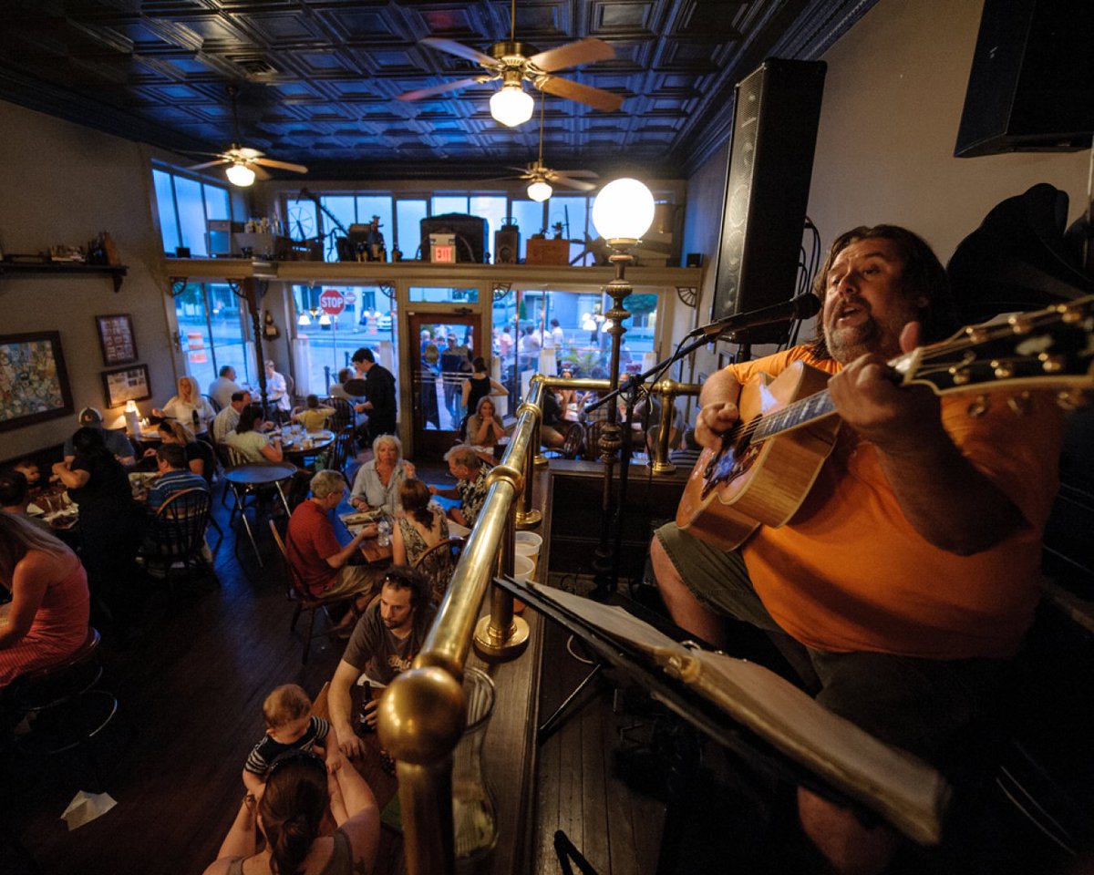 positivelydec's tweet image. The Positively Decatur team is out again! Can anyone guess where we are? 🤔

Drop your guesses in the comments, and let us know if you've ever experienced the history (and the food) here!

#PositivelyDecatur #DecaturAl #DecaturAlabama #VisitDecaturAl #MyDecaturAl