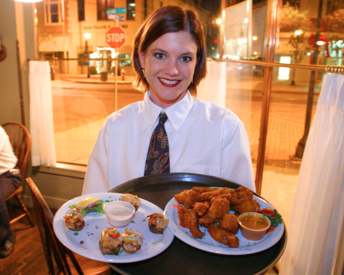 positivelydec's tweet image. The Positively Decatur team is out again! Can anyone guess where we are? 🤔

Drop your guesses in the comments, and let us know if you've ever experienced the history (and the food) here!

#PositivelyDecatur #DecaturAl #DecaturAlabama #VisitDecaturAl #MyDecaturAl