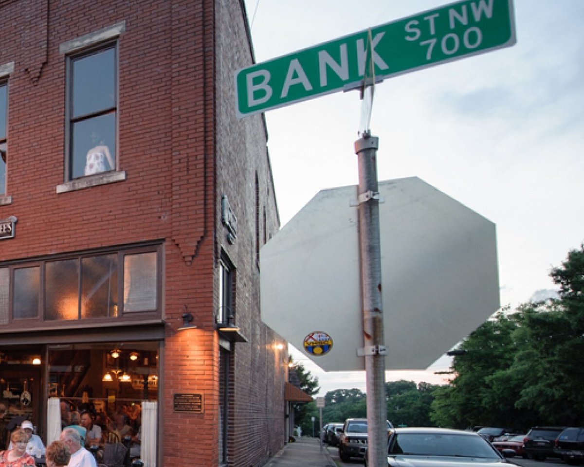 positivelydec's tweet image. The Positively Decatur team is out again! Can anyone guess where we are? 🤔

Drop your guesses in the comments, and let us know if you've ever experienced the history (and the food) here!

#PositivelyDecatur #DecaturAl #DecaturAlabama #VisitDecaturAl #MyDecaturAl