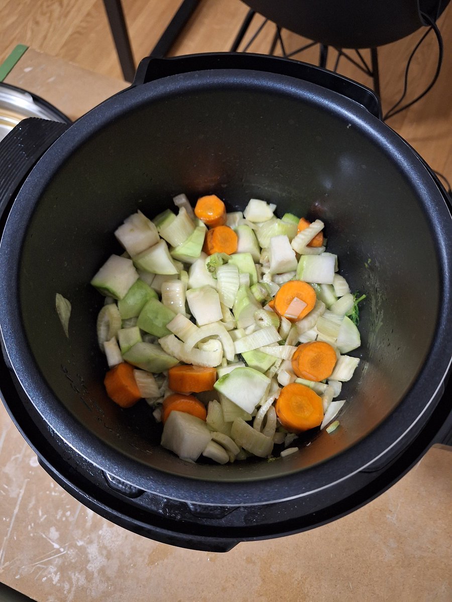 PaulAndJet's tweet image. #едимДома