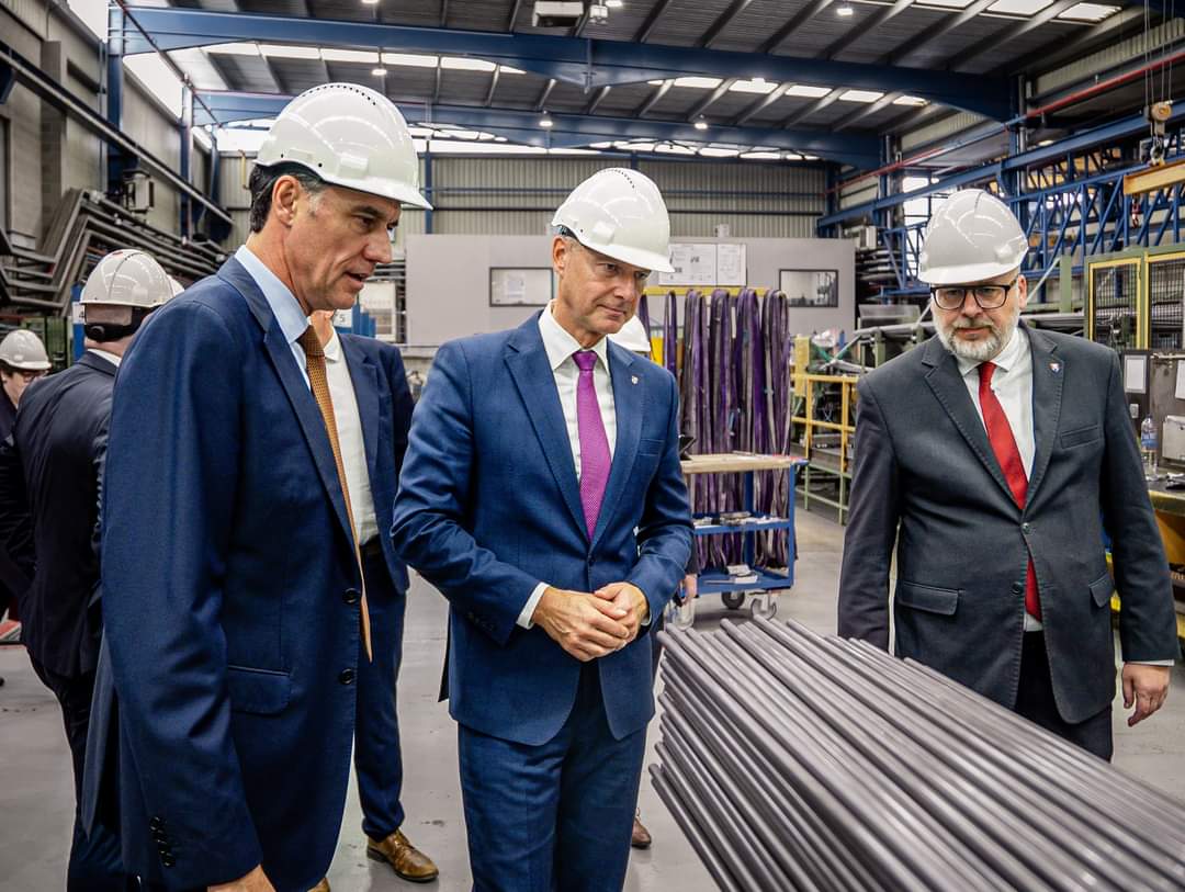 jurajtomaga's tweet photo. Smart solutions week in Barcelona 😎 segunda parte
Minister Raši also visited the 🇸🇰-owned #Transmesa factory in Arenys de Mar, highlighting Slovak business success abroad. He met 🇸🇰 entrepreneur @KurakovaLucia, named one of 🇸🇰 top entrepreneurs in 🇪🇸 owner of @eldesvanbakery https://t.co/XYxgEkWqIL