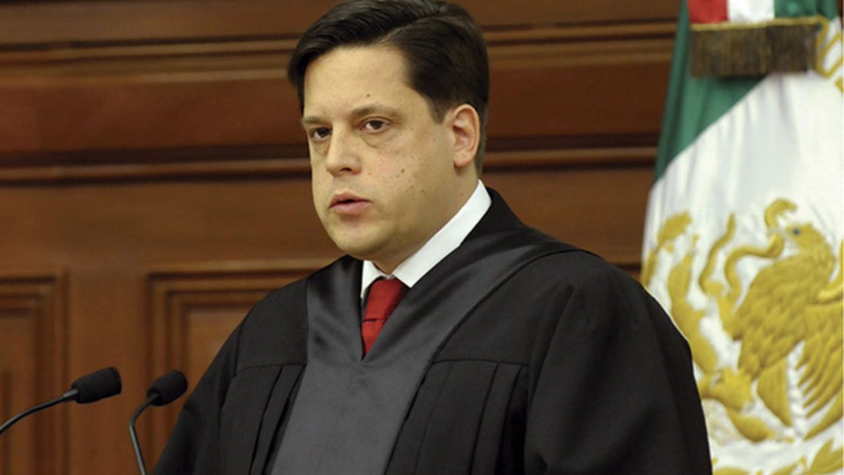 juncalssolano's tweet photo. Desde que no lograron tumbar la reforma judicial en la SCJN ya no hemos visto al ministro Ortiz Mena de risitas en el exterior. 

¿Qué pasó? ¿Ya se les agotó la arrogancia de burlarse del pueblo? https://t.co/e3sOm4o3CG
