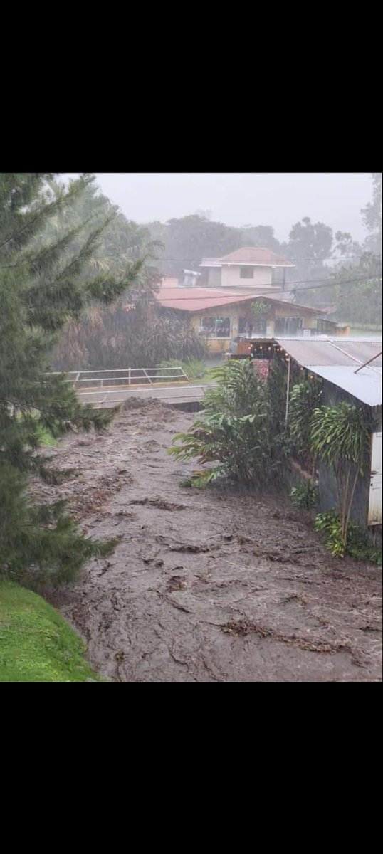 Fuerte crecidas de quebradas afluentes del Caldera en Boquete no se expongan solo salgan de sus casas si hay riesgo de inundación o deslizamiento.  15:27 8Nov24