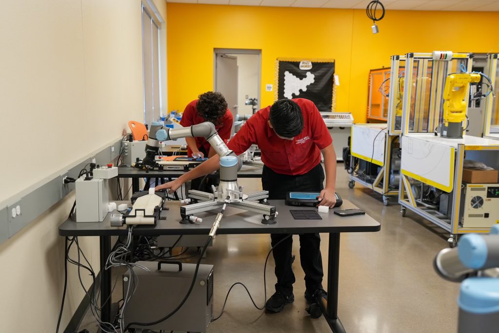 ScottSpurgeon1's tweet photo. I had the honor to do an interview with French public television channel "France 5" doing a story on West-MEC’s new Advanced Manufactuing Lab being constructed at our NEC, specifically for TSMC, who is investing 65 billion in Phoenix. https://t.co/yoXc5On2YR