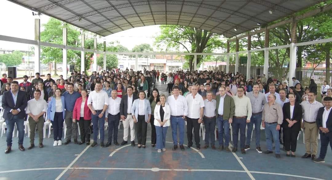 Luis Benítez (@luisbenitez_py) on Twitter photo Tal como anunciamos; cumplimos con cerca de 3.000 estudiantes universitarios de Caazapá, Itapúa, Misiones y Ñeembucú; quienes recibieron en efectivo, el 2° desembolso de sus Becas, en tiempo y forma!!
Compromiso del Gobierno de <a href="/SantiPenap/">Santiago Peña</a> y <a href="/AllianaPedro/">Pedro Alliana</a> a través de <a href="/ebypy/">Entidad Binacional Yacyretá</a> ! Tal como anunciamos; cumplimos con cerca de 3.000 estudiantes universitarios de Caazapá, Itapúa, Misiones y Ñeembucú; quienes recibieron en efectivo, el 2° desembolso de sus Becas, en tiempo y forma!!
Compromiso del Gobierno de <a href="/SantiPenap/">Santiago Peña</a> y <a href="/AllianaPedro/">Pedro Alliana</a> a través de <a href="/ebypy/">Entidad Binacional Yacyretá</a> !