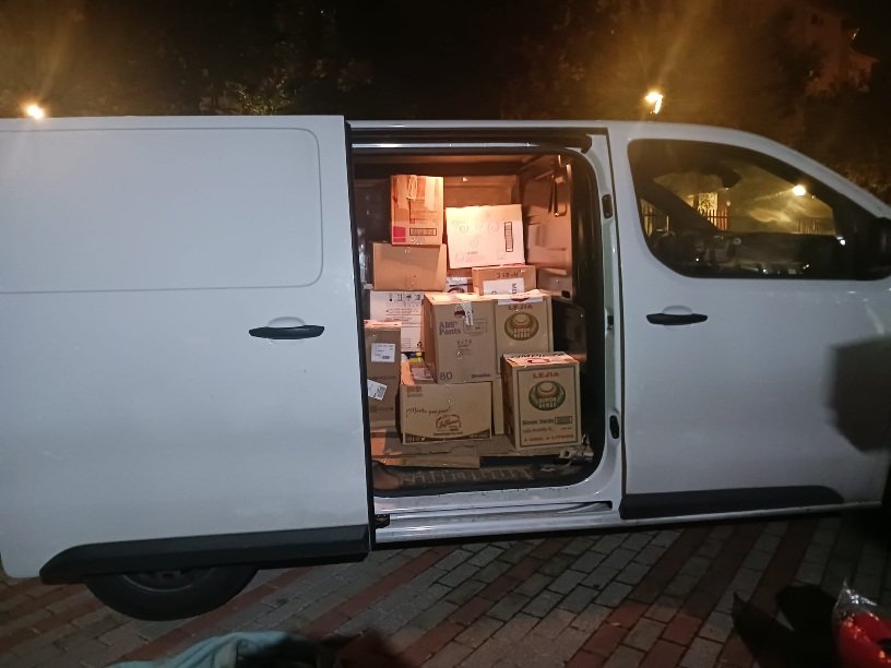 2014bdacarmen's tweet photo. La Asociación ha entregado tres furgonetas con ropa, pañales, toallitas, gel, productos de limpieza etc., todo donado por los vecinos, a la hermandad de la Vera Cruz de Gelves quien envía lo recogido a la Vera Cruz de Requena.

Gracias por vuestra generosidad. https://t.co/XXAPG6aSvY