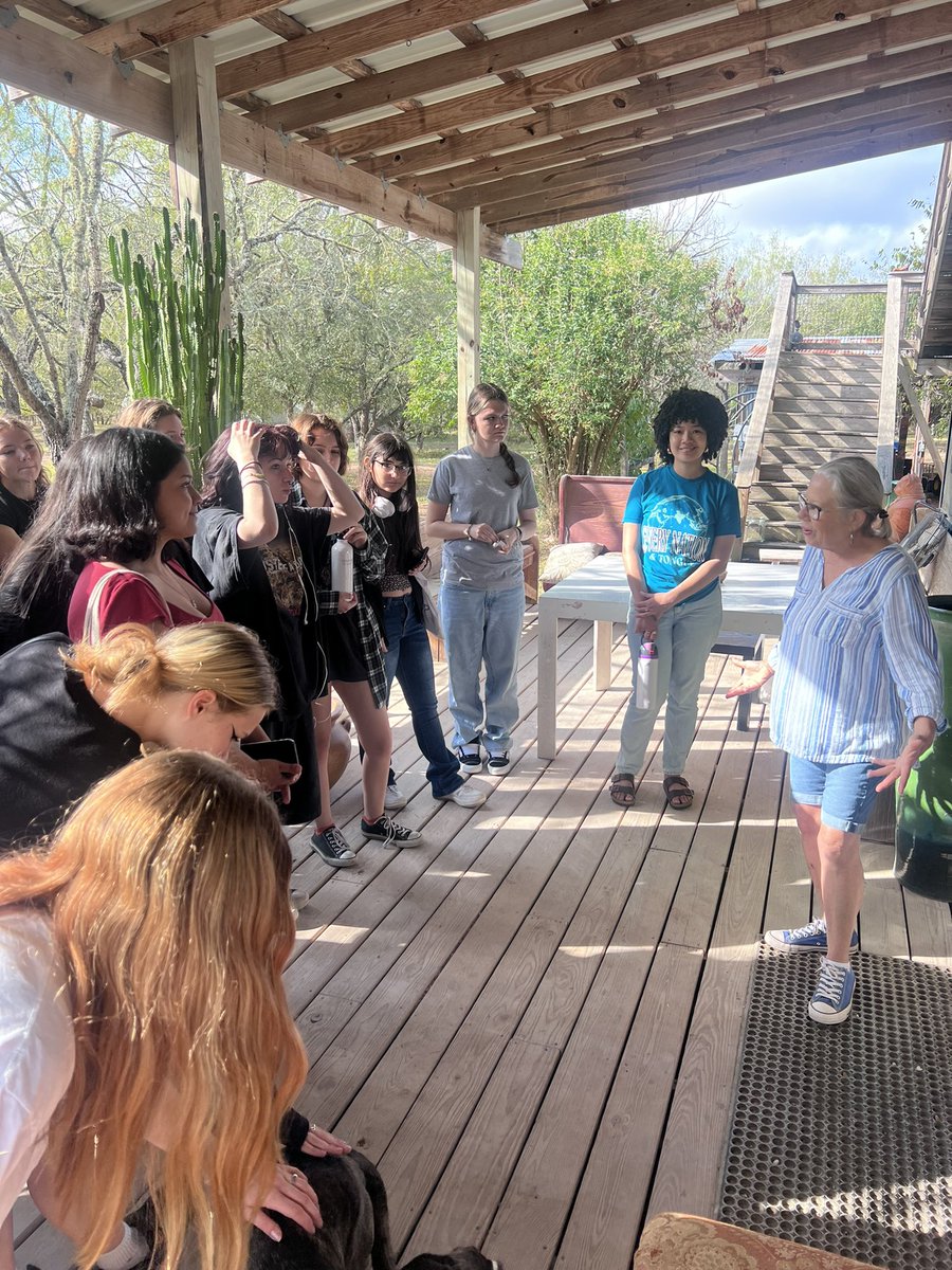 GEARUP_SMCISD's tweet photo. “Don’t limit yourself to one medium. Explore! It’s ok to change.” What a beautiful day of art and college exploration! We visited a local art studio at The Eye of the Dog and then toured the School of Art and Design @txst. Shout out to Dr. Thomas for such a warm welcome!🐾💜 https://t.co/ZPxsGTsiGL