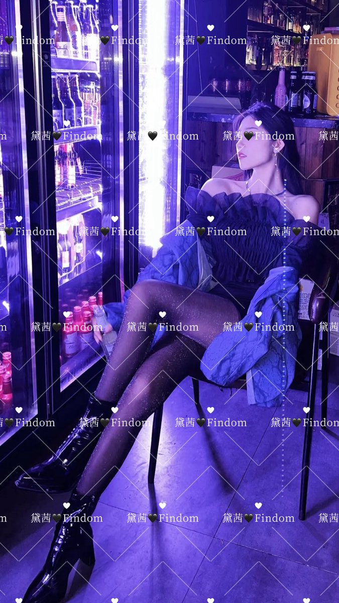 Daisyqueen1229's tweet photo. 跪着上贡，才有��格清洁我的鞋底🖤

要有礼貌，记得说“跪求黛茜主人提款”🖤

#账单奴 #贡猪 #调教 #舔狗 #羞辱 #无脑贡 #提款机奴 #报销奴 #工资奴  #女性崇拜 #女s #吸金 #压榨 #上贡 #ATM奴 https://t.co/7FEluSBh4I