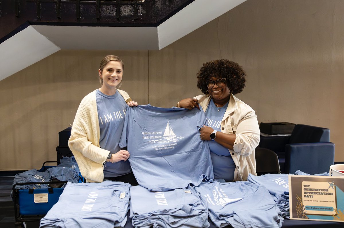 CSUNIV's tweet image. Today is National First-Generation College Student Day. Today and everyday we honor and celebrate first-generation students for their courage and determination to succeed. ✏️ 📚  #FirstGen #GoBucsGo