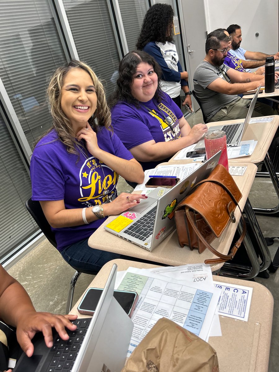 nekia_petry's tweet photo. Lots of HQI learning going on today! Let’s go Unit 2! The presenters were AMAZING! #pdday #weareinthework #letitwork @diannabalderas @HISDNorthDiv @NFlores_HISD https://t.co/2maVbUfJPa