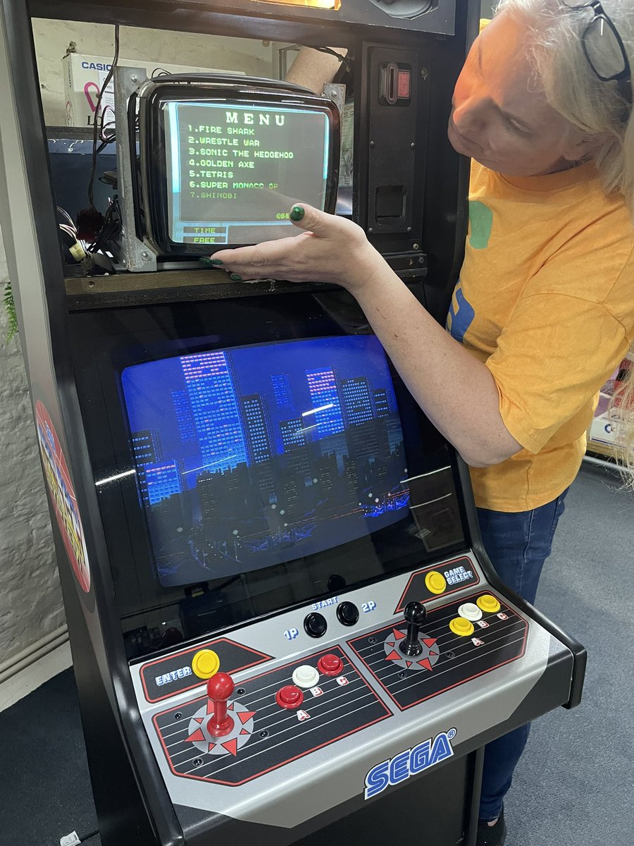 Retro Collective tweet media