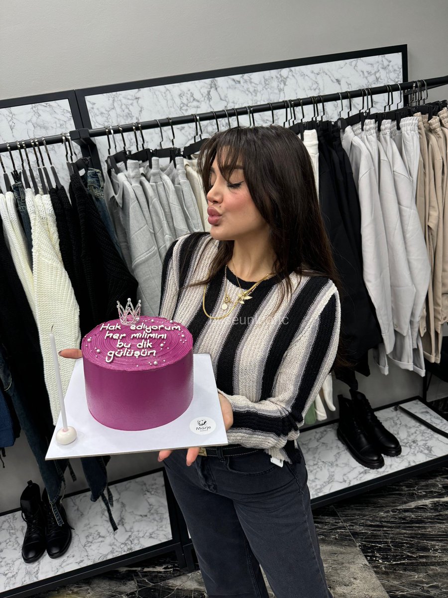 doga_elaa's tweet photo. küçük bir civciv 🐣💗👑
@busseunlu • #buseünlü https://t.co/XgR74pHwbh