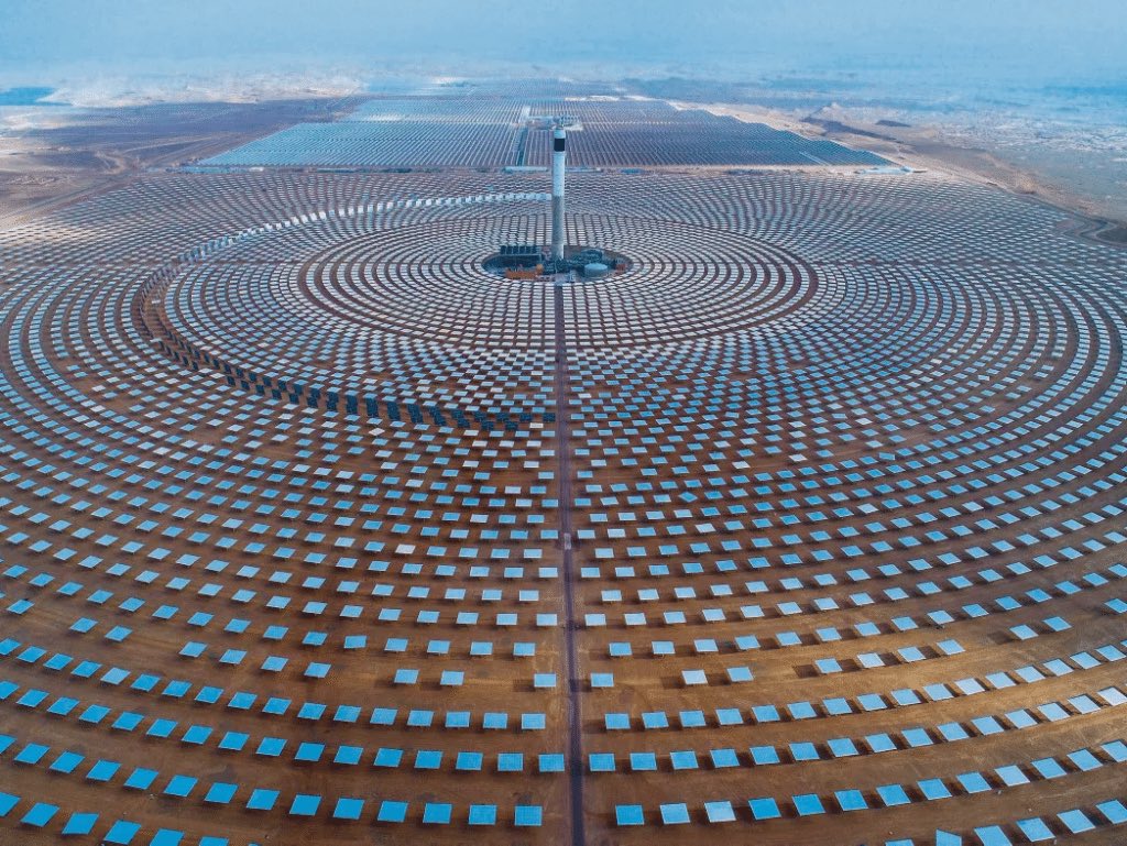 peribral's tweet photo. The Noor and Kendhart solar plants in Morocco and South Africa respectively generate 510 MW and 540 MW.

Meanwhile Nigeria’s entire epileptic national grid can only generate about 4,000 MW. These plants can basically cover on their own a quarter of Nigeria’s generation capacity. https://t.co/bkfo2DXmQ6