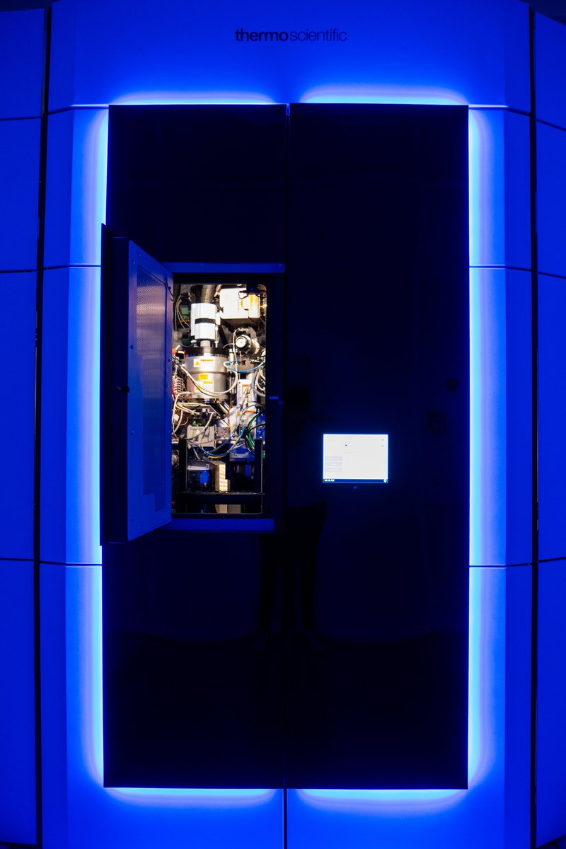 IBS_Grenoble's tweet photo. This IBS is happy to announce the inauguration of its Titan Krios transmission electron microscope, funded by the french program 'Investissement d'Avenir 3': https://t.co/szu7ozvxZO
#CryoEM https://t.co/tKFuBiG1Qk