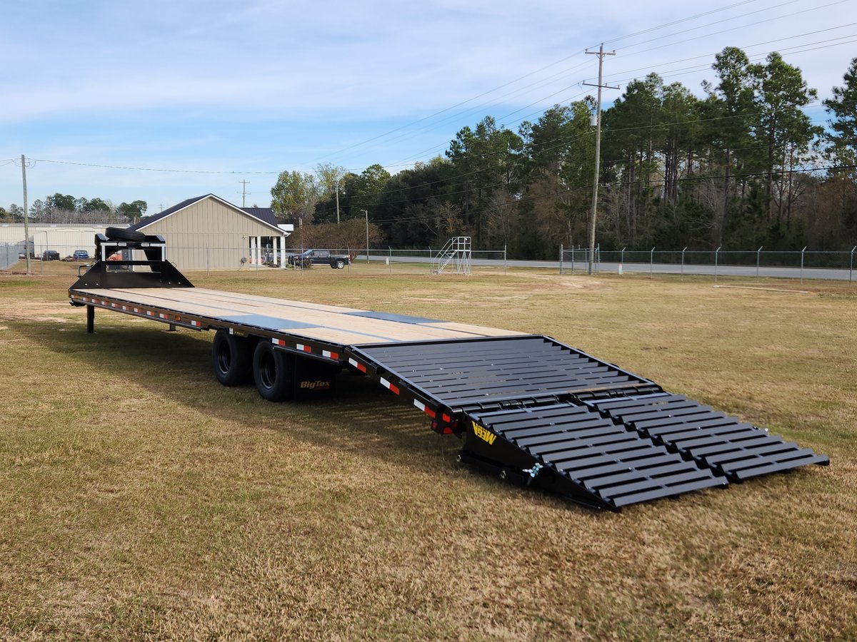 EquipmentTrader's tweet image. 🚧🚜 Check out this 2024 BIG TEX 40' GOOSENECK TRAILER 22GN-35 5 for all your hauling needs! 📍 Located in Atlanta, GA and priced at $17,999! 💪
🤤 Find out more here 👉 brnw.ch/21wOucp

#EquipmentTrader #Trailer #TrailerForSale #GooseneckTrailer #BigTexTrailer