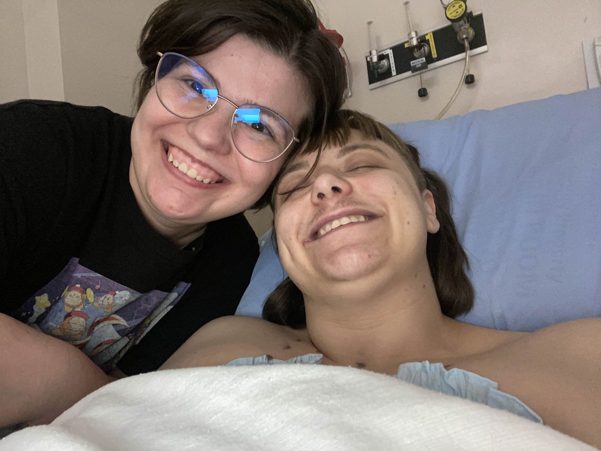 TardyRenegade's tweet photo. finally got top surgery yesterday!!!
death before detransition 🤘 https://t.co/tAXIDPrjAc
