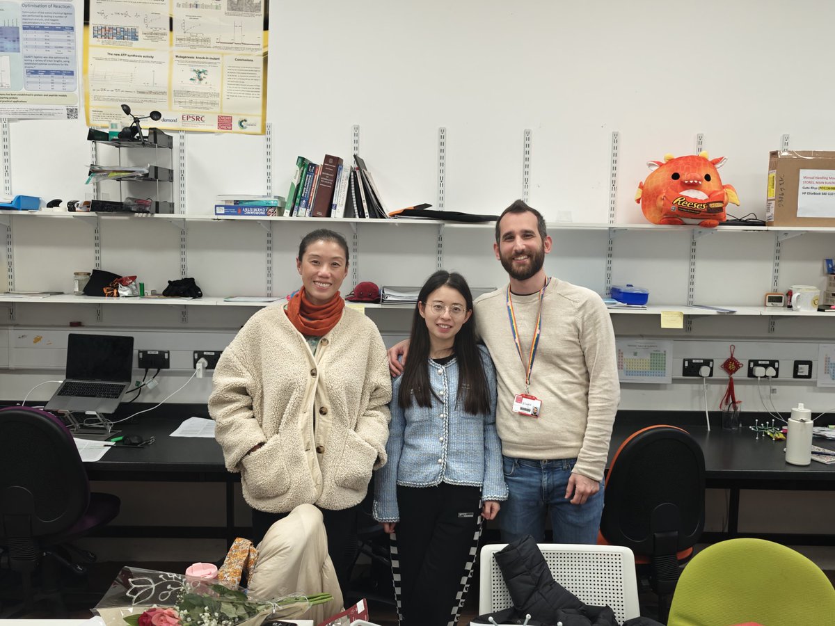 JinGroupMIB's tweet photo. Congratulations 🎉 to my 3rd PhD student Mochen Dong  for passing her PhD viva today @ChemistryCU. Also big thanks to examiners @guto_rhys and @acartmell47, as well as #Chinesescholarshipcouncil and @wellcometrust for funding her and my research @JinGroupMIB. https://t.co/ii6Bcij9Wc