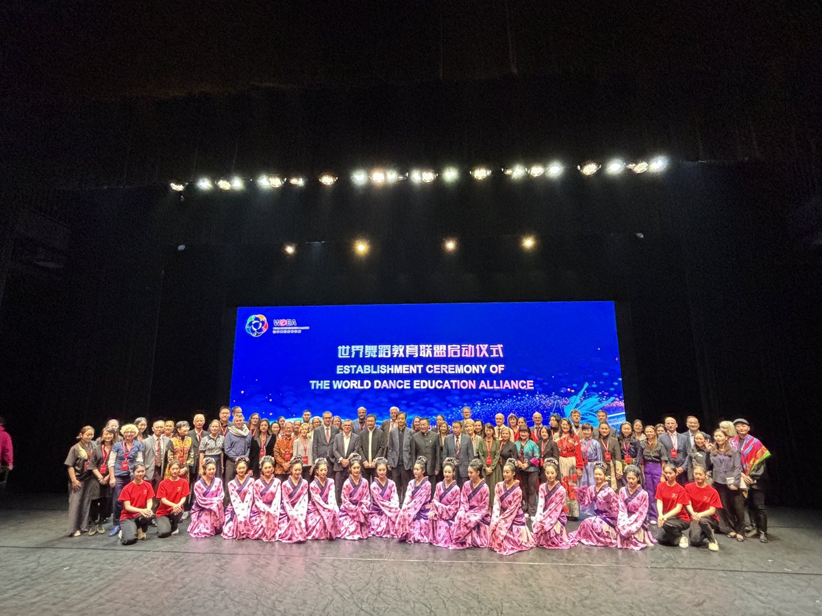 aeafc46667's tweet photo. 1/18 des activités d’échanges 
世界舞蹈教育联盟正式成立,来自38个国家70所成员单位齐聚北京舞蹈学院
La création officielle de l’Alliance Mondiale pour l’Éducation de la Danse a réuni à l’Académie de Danse de Beijing, les membres provenant de 70 institutions de 38 pays https://t.co/dGziZ3sSEi