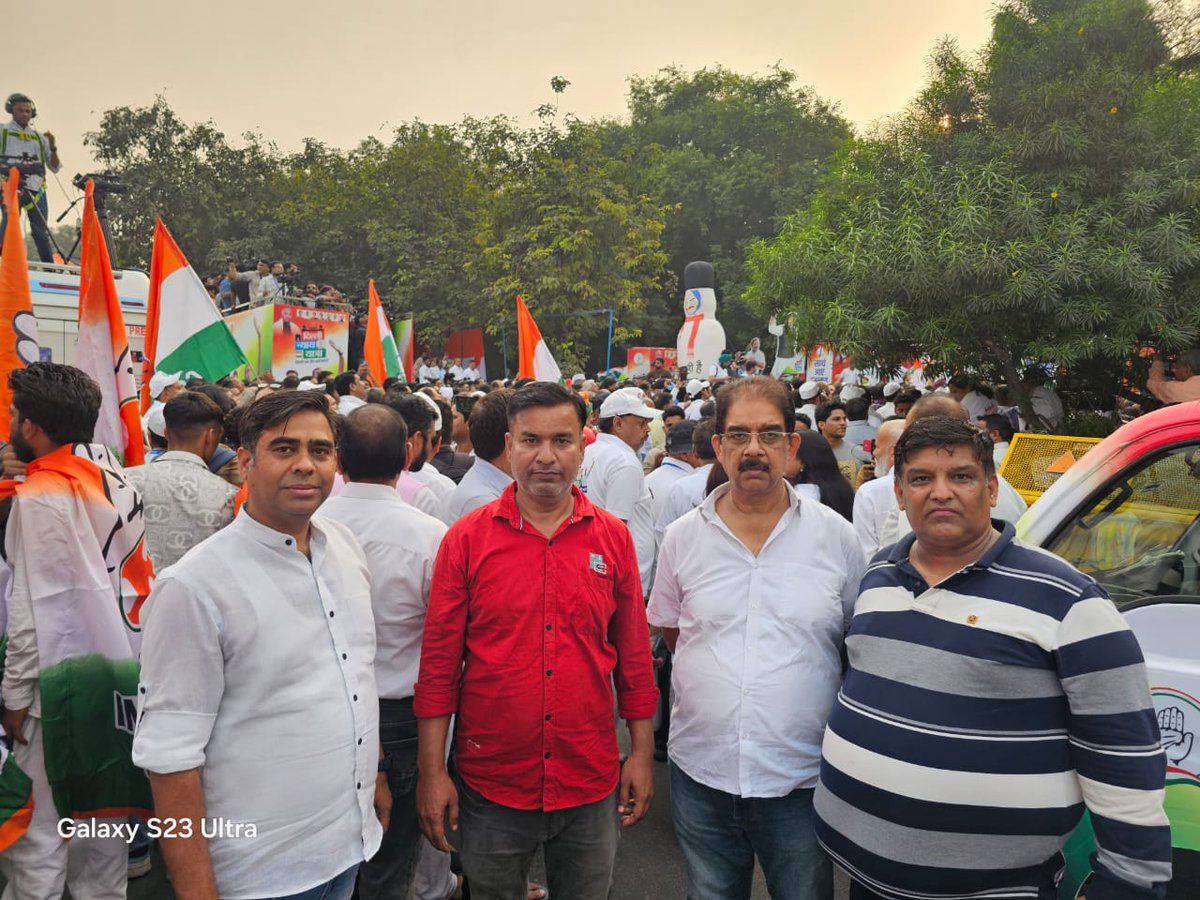 Gajender0409's tweet photo. आज 08/11/2024 देवेंद्र यादव जी के नेतृत्व में राज घाट से दिल्ली न्याय यात्रा की शुरुआत।

@ajaymaken 
@Priyanka_INC_ 
@devendrayadvinc
@kasana_virender 
@INCIndia 
@INCDelhi https://t.co/VJB0EzzlcK