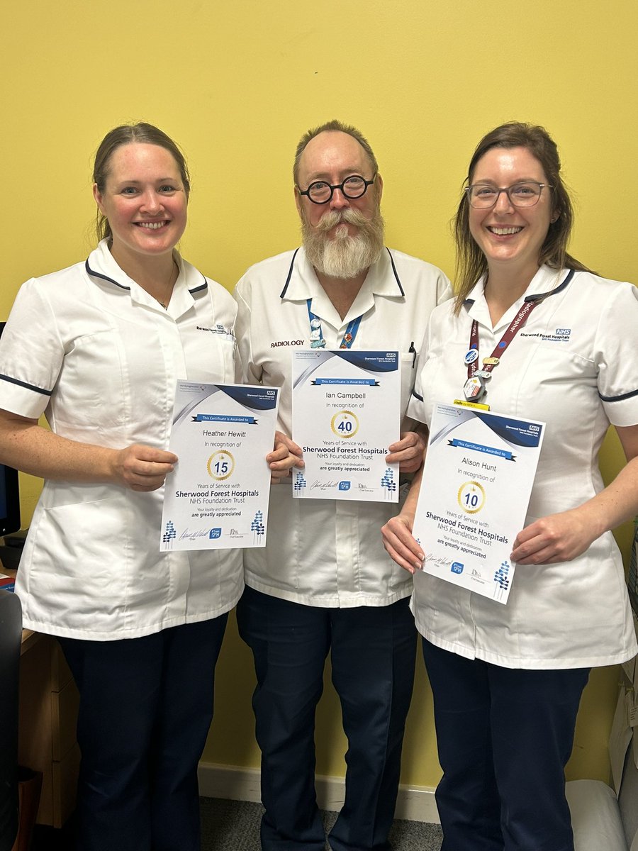 Sarahsent67's tweet photo. Celebrating world radiography day with long service awards for our reporting radiography team , Congratulations to Ian, Heather and Alison 👏🏻👏🏻👏🏻🌟🌟 #teamsfh @SFH_ChiefAHP @SFHFT @mcs043025 @drjamesdthomas https://t.co/aVOOPD9wJu