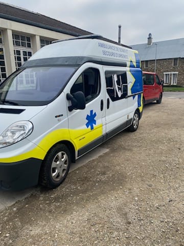 jacques duplessy (@jacquesduplessy) on Twitter photo La bonne nouvelle du soir qu'on vous partage avec <a href="/AudrandS/">Stéphane Audrand</a> : on a acheté une 3ème ambulance ! Super état comme vous pouvez voir. 6400 €. On va l'équiper pour encore 1700 € : kit de soin, respirateur, moniteur....
En avant ! On continue d'avancer !
💙💛helloasso.com/associations/a… La bonne nouvelle du soir qu'on vous partage avec <a href="/AudrandS/">Stéphane Audrand</a> : on a acheté une 3ème ambulance ! Super état comme vous pouvez voir. 6400 €. On va l'équiper pour encore 1700 € : kit de soin, respirateur, moniteur....
En avant ! On continue d'avancer !
💙💛helloasso.com/associations/a…