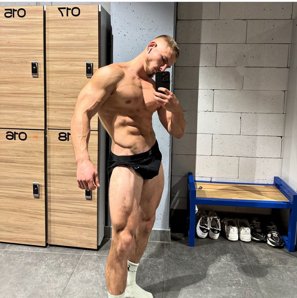 MasterSergeyUK's tweet photo. Gym Done, now to get in my DM to pay me your Friday Tax https://t.co/E3XqcSLugt