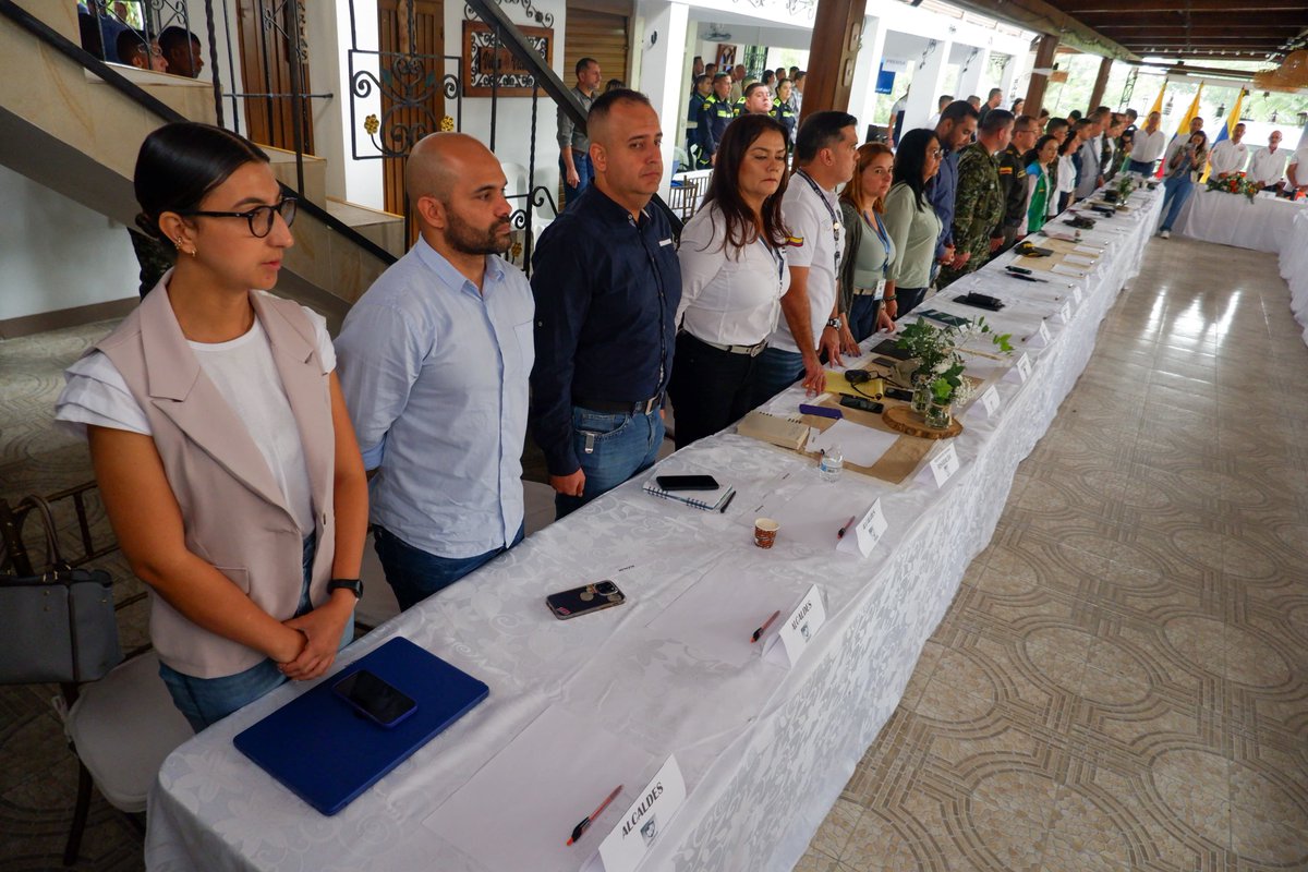 GoberCaldas's tweet photo. Con el liderazgo de @gobiernocaldas1 se desarrolla en el municipio de #Viterbo un Consejo de Seguridad Regional. Autoridades, fuerza pública y otras entidades de #Caldas, #Risaralda, #Quindío, #Tolima y #Antioquia abordan desafíos comunes en materia de seguridad y orden público. https://t.co/kpO0iUmo9N
