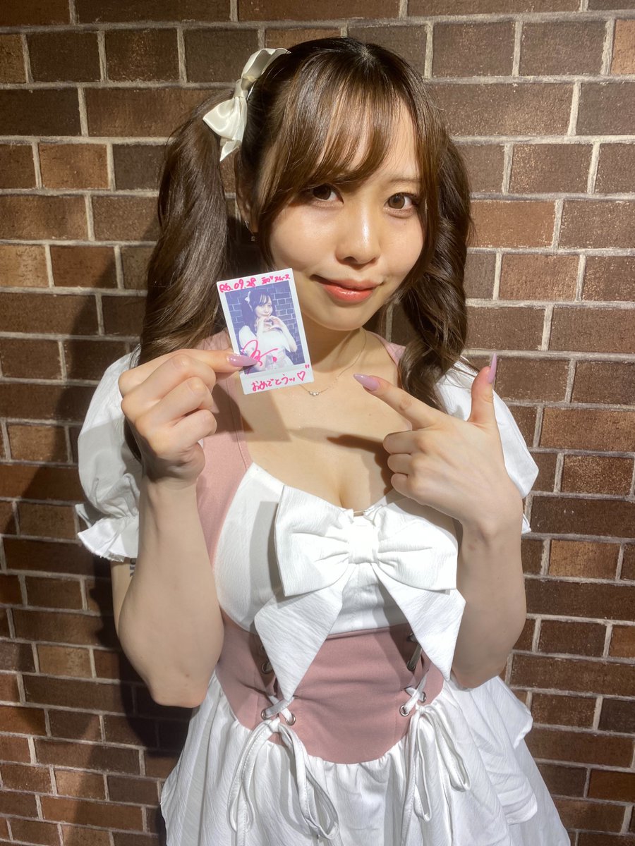 smooth_tokyo's tweet photo. 【プレゼントキャンペ���ン🎁】

きしめんつる子 さん
　
サイン付きチェキ1名様

応募方法

1.きしめんつる子 さん＆当アカウントをフォロー
　@PSnagoya
　@smooth_tokyo

2.この投稿リポスト

締切 12/2(月) 19時

※当選者はDMでご連絡いたします
 その後、教えていただいた住所に発送しますので住所を教える事が可能な方

 #smooth撮影会　
 #smoothプレゼントキャンペーン