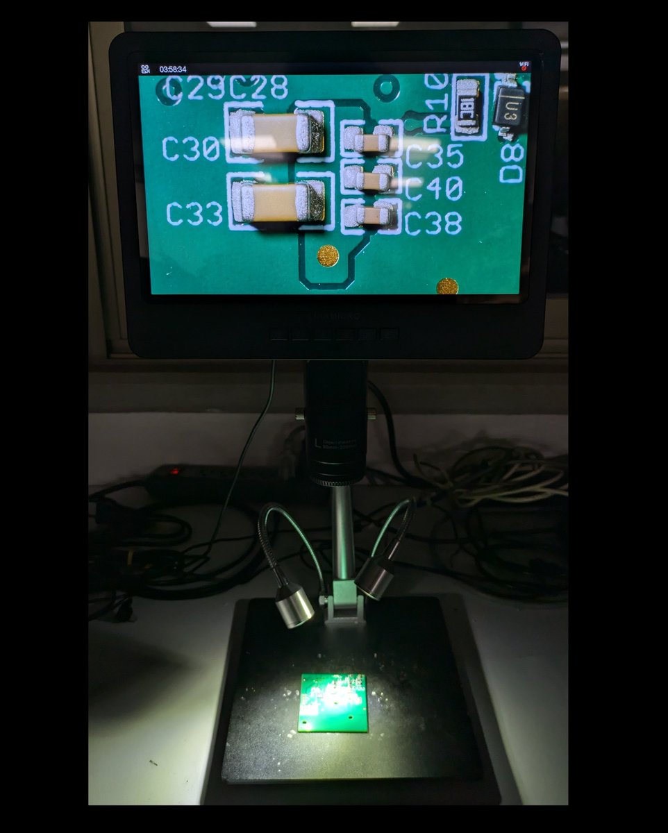 IObrizio's tweet image. Inspección visual antes de soldar 🔬

🔹 Capacitor 0805/0603 sobre soldadura en pasta 
🔹 Microscopio linkmicro LM249

#pcbassembly #pcbdesign